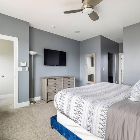 פיטסבורג 4 Bedroom 3 Bath Sleeps 10 Pet Friendly Private Backyard, 2 Car Garage, City Views, Close To All Stadiums And Casino מראה חיצוני תמונה