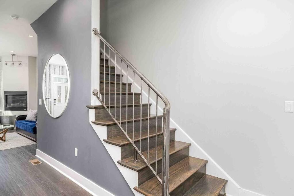 פיטסבורג 4 Bedroom 3 Bath Sleeps 10 Pet Friendly Private Backyard, 2 Car Garage, City Views, Close To All Stadiums And Casino מראה חיצוני תמונה