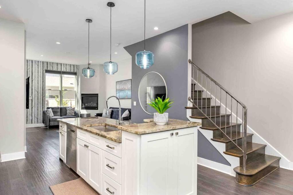 פיטסבורג 4 Bedroom 3 Bath Sleeps 10 Pet Friendly Private Backyard, 2 Car Garage, City Views, Close To All Stadiums And Casino מראה חיצוני תמונה