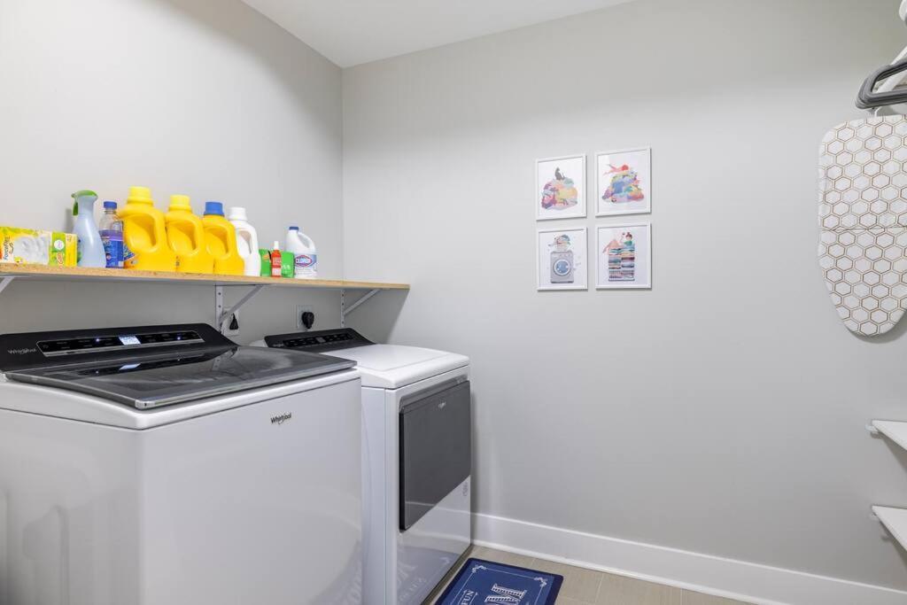 פיטסבורג 4 Bedroom 3 Bath Sleeps 10 Pet Friendly Private Backyard, 2 Car Garage, City Views, Close To All Stadiums And Casino מראה חיצוני תמונה