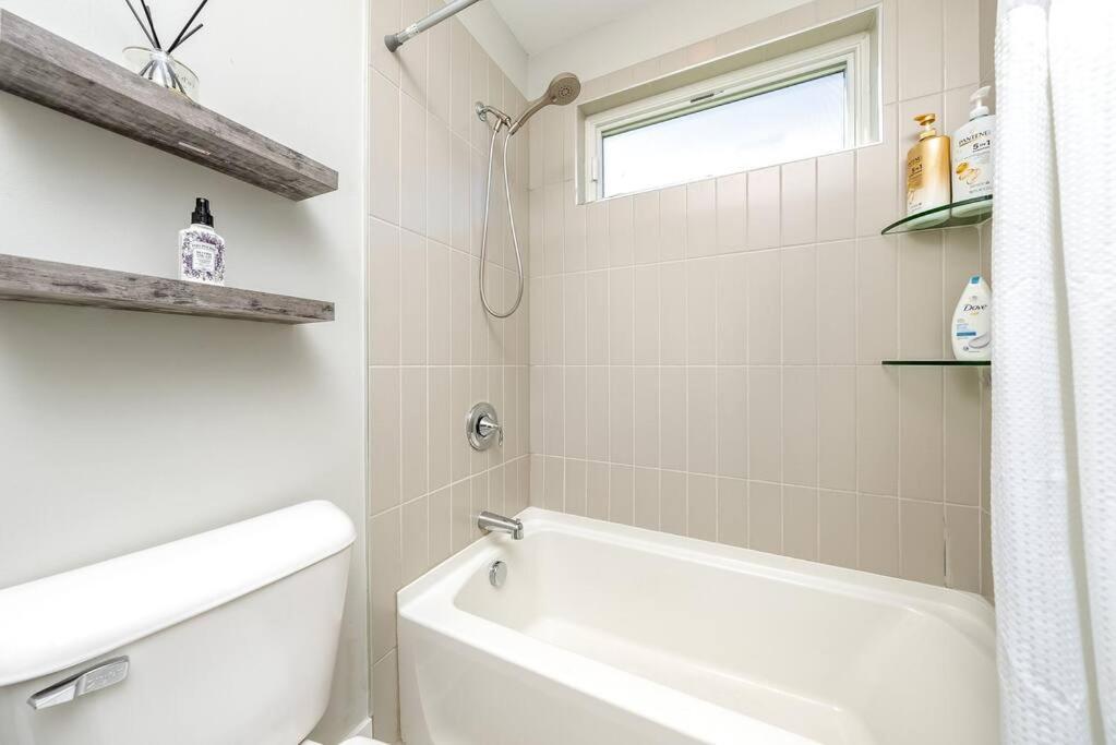 פיטסבורג 4 Bedroom 3 Bath Sleeps 10 Pet Friendly Private Backyard, 2 Car Garage, City Views, Close To All Stadiums And Casino מראה חיצוני תמונה