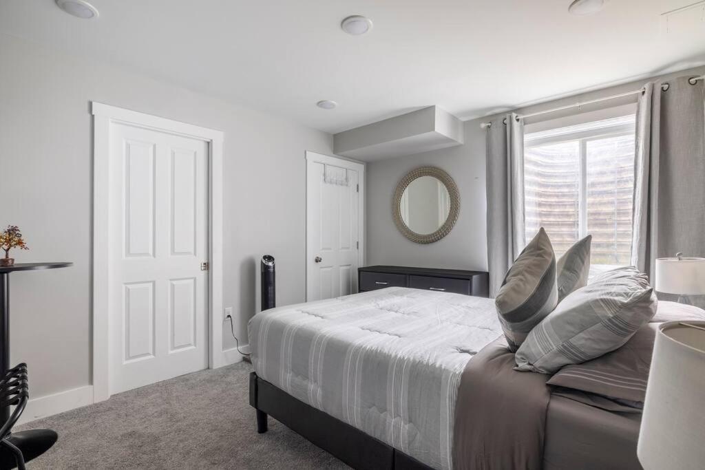 פיטסבורג 4 Bedroom 3 Bath Sleeps 10 Pet Friendly Private Backyard, 2 Car Garage, City Views, Close To All Stadiums And Casino מראה חיצוני תמונה