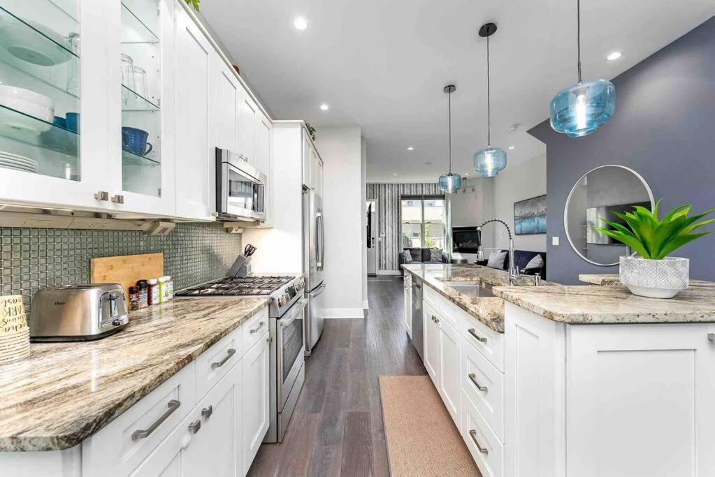 פיטסבורג 4 Bedroom 3 Bath Sleeps 10 Pet Friendly Private Backyard, 2 Car Garage, City Views, Close To All Stadiums And Casino מראה חיצוני תמונה