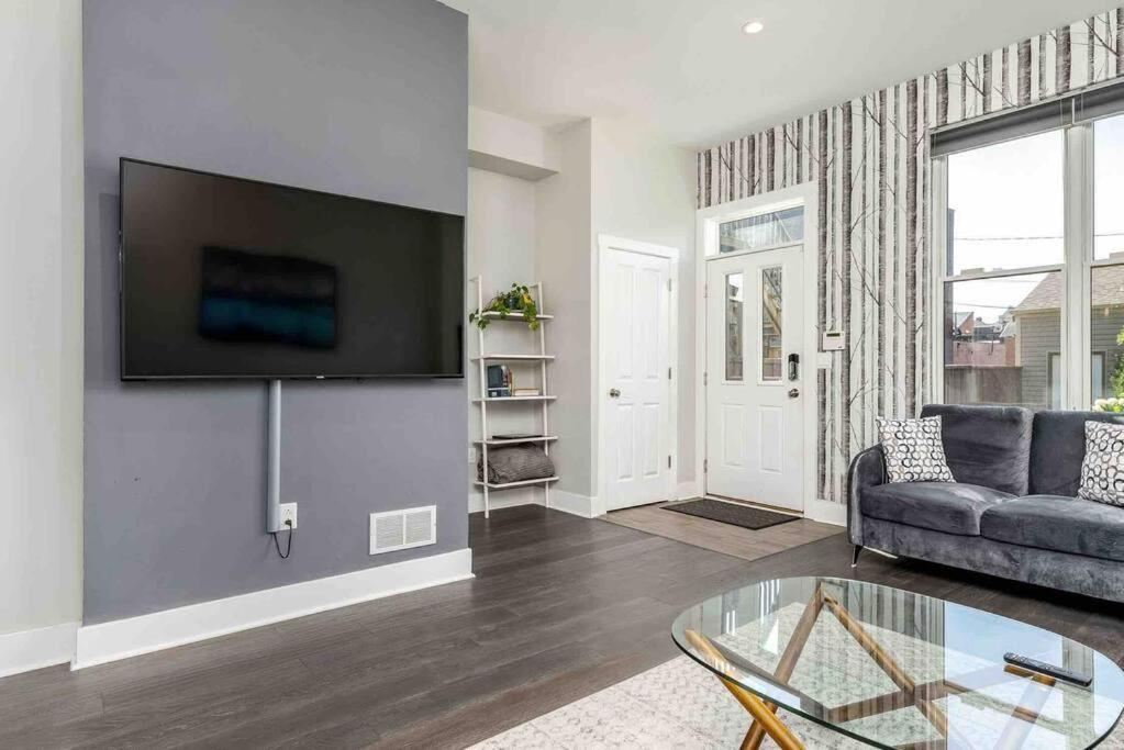פיטסבורג 4 Bedroom 3 Bath Sleeps 10 Pet Friendly Private Backyard, 2 Car Garage, City Views, Close To All Stadiums And Casino מראה חיצוני תמונה