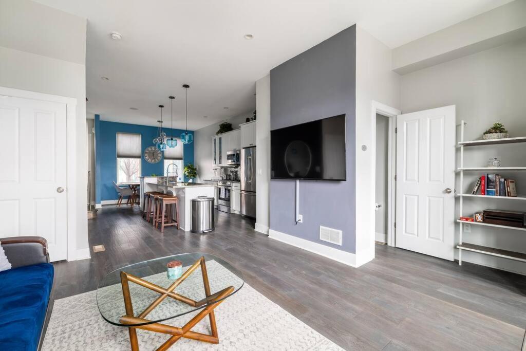 פיטסבורג 4 Bedroom 3 Bath Sleeps 10 Pet Friendly Private Backyard, 2 Car Garage, City Views, Close To All Stadiums And Casino מראה חיצוני תמונה