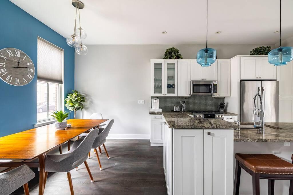 פיטסבורג 4 Bedroom 3 Bath Sleeps 10 Pet Friendly Private Backyard, 2 Car Garage, City Views, Close To All Stadiums And Casino מראה חיצוני תמונה