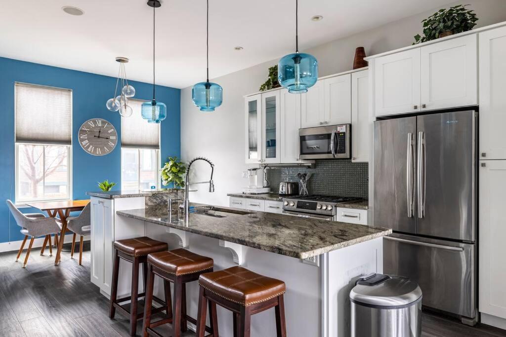 פיטסבורג 4 Bedroom 3 Bath Sleeps 10 Pet Friendly Private Backyard, 2 Car Garage, City Views, Close To All Stadiums And Casino מראה חיצוני תמונה