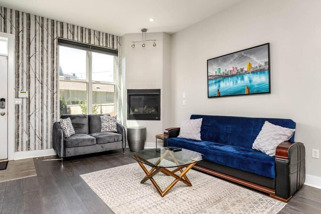 פיטסבורג 4 Bedroom 3 Bath Sleeps 10 Pet Friendly Private Backyard, 2 Car Garage, City Views, Close To All Stadiums And Casino מראה חיצוני תמונה