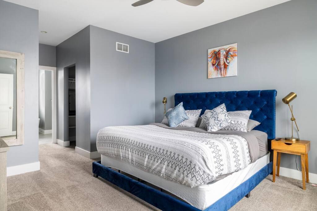 פיטסבורג 4 Bedroom 3 Bath Sleeps 10 Pet Friendly Private Backyard, 2 Car Garage, City Views, Close To All Stadiums And Casino מראה חיצוני תמונה