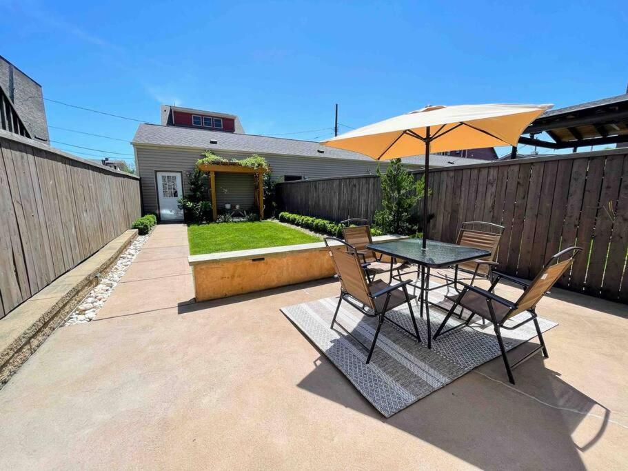 פיטסבורג 4 Bedroom 3 Bath Sleeps 10 Pet Friendly Private Backyard, 2 Car Garage, City Views, Close To All Stadiums And Casino מראה חיצוני תמונה