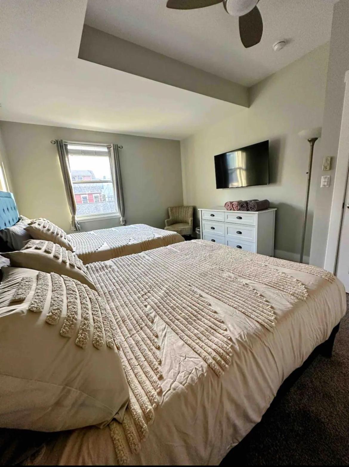 פיטסבורג 4 Bedroom 3 Bath Sleeps 10 Pet Friendly Private Backyard, 2 Car Garage, City Views, Close To All Stadiums And Casino מראה חיצוני תמונה